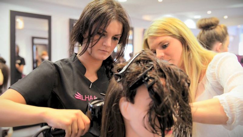 Учебные студии (парикмахерские салоны): где будет лучше учиться?