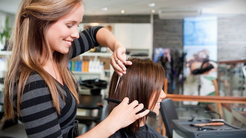 Если есть желание пойти на курсы обучения парикмахеров, то мы вам подскажем как это сделать