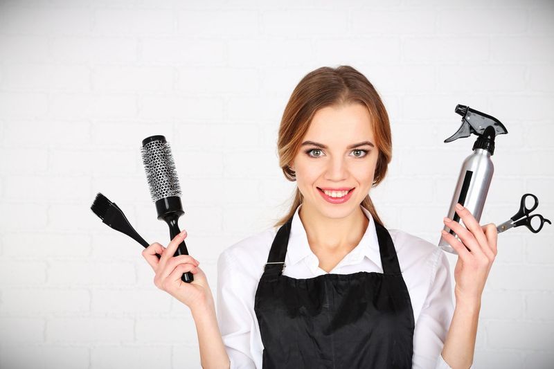 Узнайте, что проходят в школе парикмахеров! Как начать обучение?