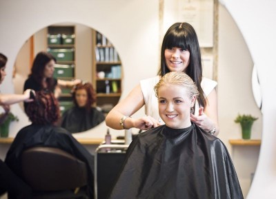 Как выбрать курсы обучения парикмахерскому искусству для девушек, девочек?